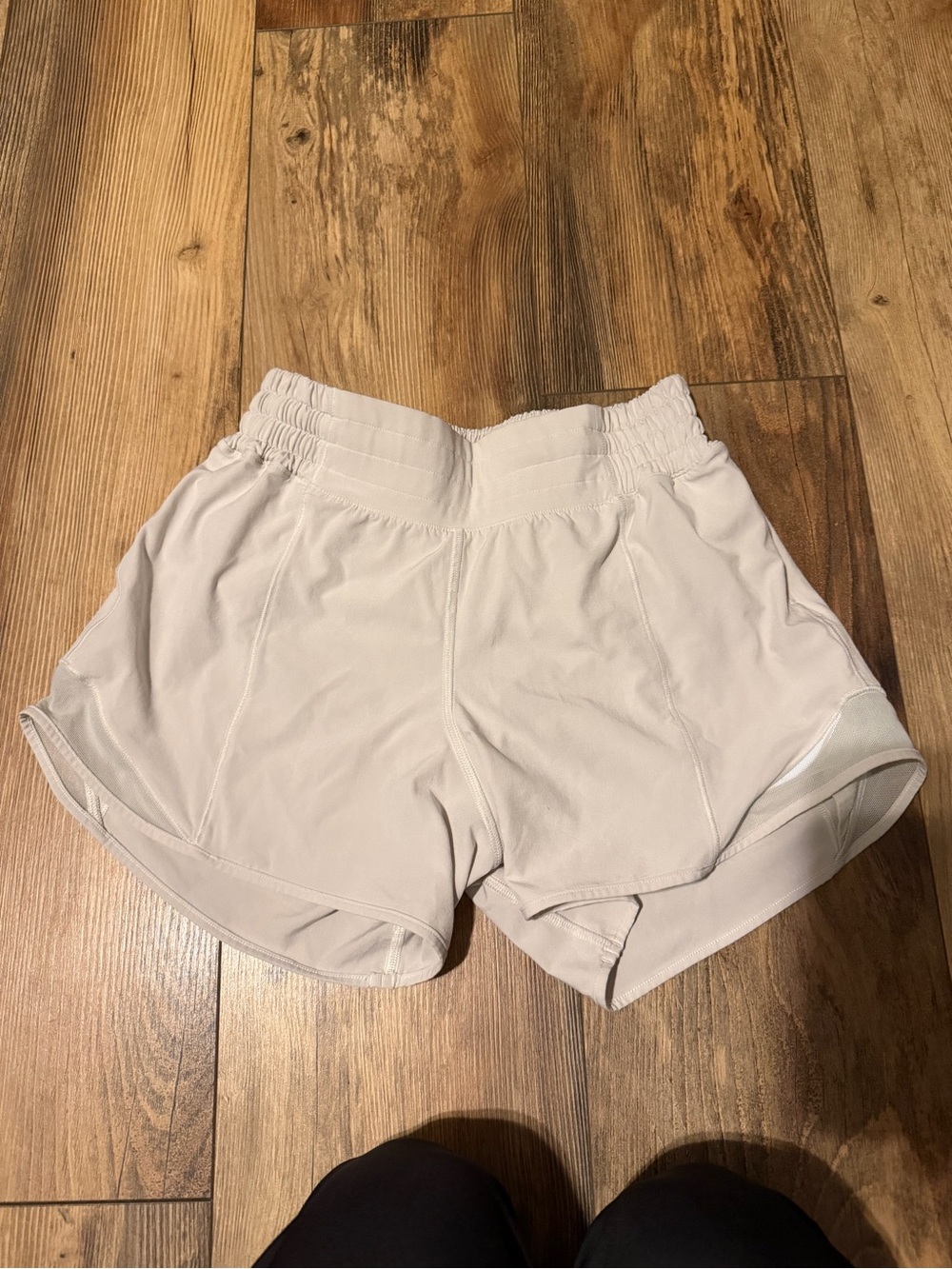 Lululemon hotty hot 4” shorts